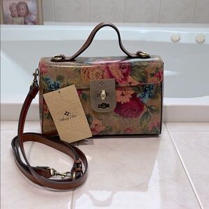 Patricia Nash Vintage Victorian Garden Caris Brooke Floral Handbag. NWT